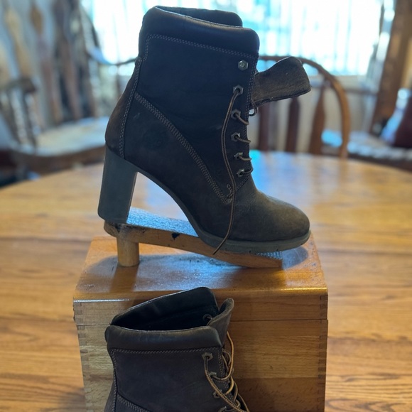 Timberland lace up. High heeled. - Picture 2 of 2